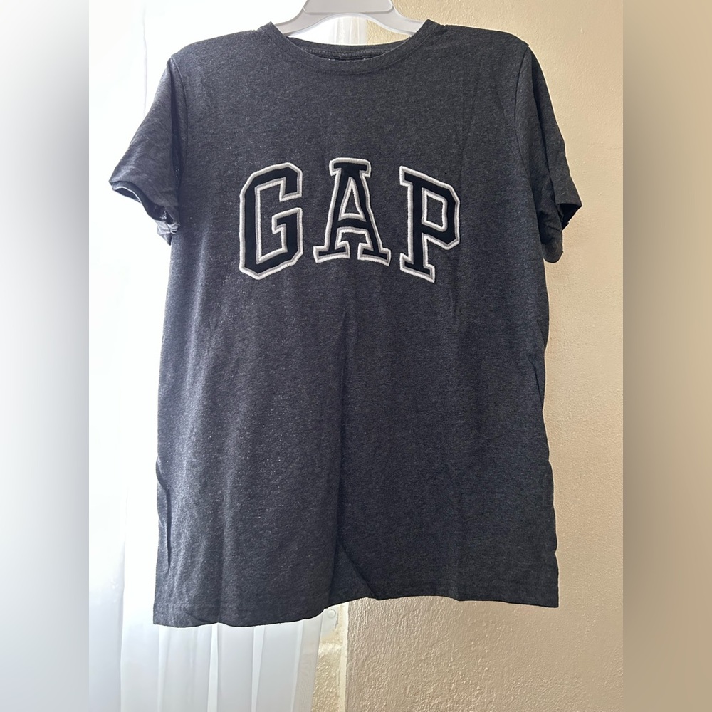 GAP Charcoal Heather Tee